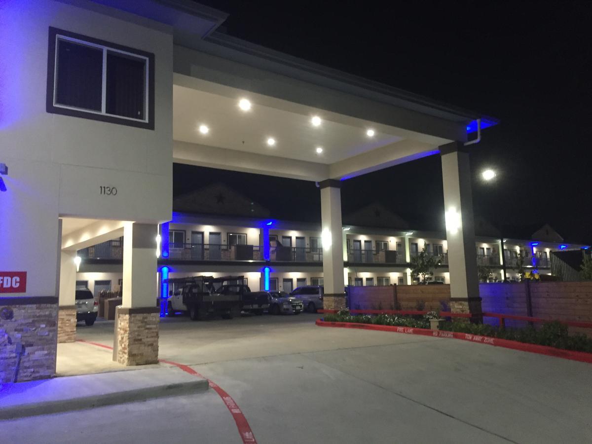 Americas Inn & Suites Iah North Humble Exterior foto