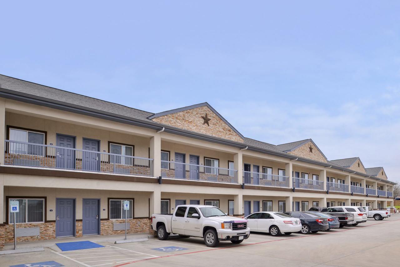 Americas Inn & Suites Iah North Humble Exterior foto